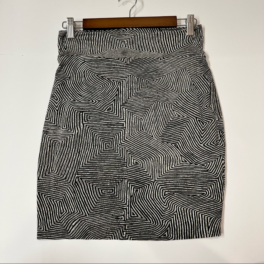 A-Line Stretchy Pencil Skirt Made in Hawaii Petite Black and White Geometric